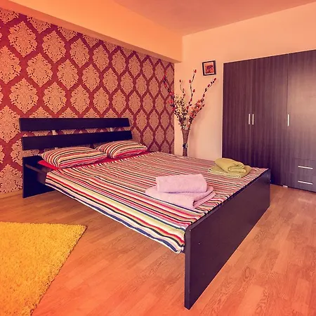 Studio Old Town House Of Parliament View * Bukarest